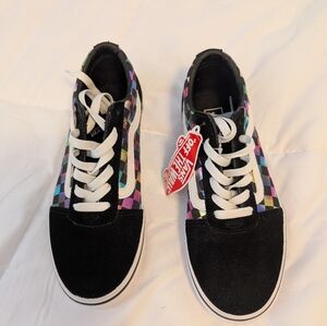 Vans Colorful Low-Top Sneakers with Abstract Design